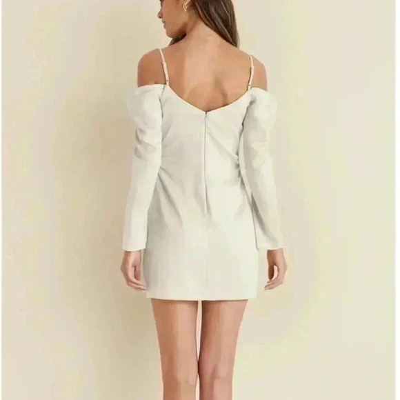 Venus Cowl Neck mini Dress off white silky straps long sleeves lined sz 8 hoco - Picture 2 of 11